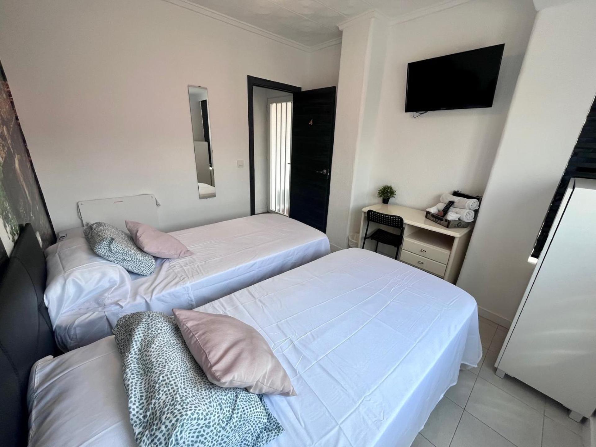 Novelda Centro Habitaciones Con Bano Privado Y Compartido , Cocina Y Terraza Екстер'єр фото